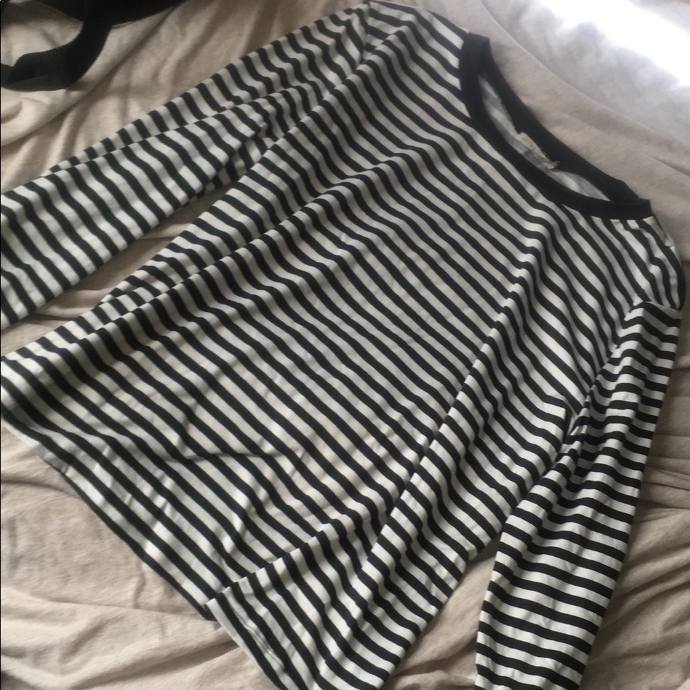Black & white long sleeve top